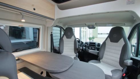 Luxe Sunlight buscamper Automaat uit 2023, 4 persoons