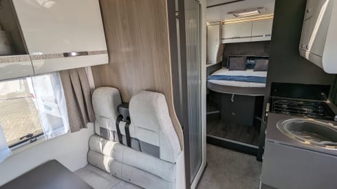 494 – Swift Voyager 494 Island Bed 2024