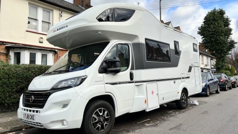 Dolly – Luxury 7 birth Family Motorhome 