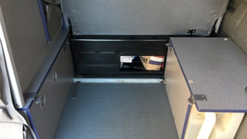 The Blue Diamond – Volkswagen T4 | BlueDiamond | Powerhouse 2.5TDI - 115HP 2 to 4 people