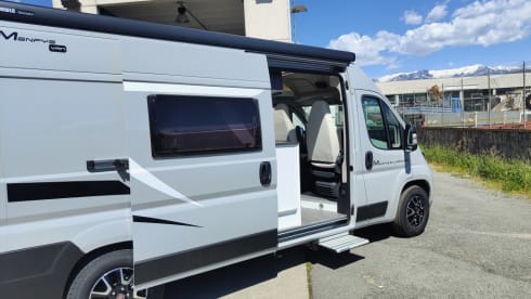 Menfys (2) veranda – Menfys VAN 3 MAXI S-Line (2) with veranda and photovoltaic