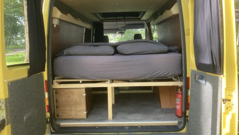 Sunshine – Kingsize bed camper van, recently installed