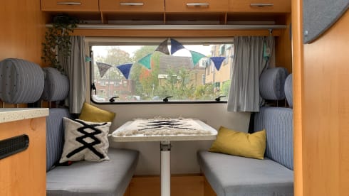 Hymer spacious 6p family camper with bunk beds