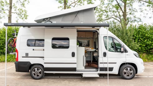 Luxe Hymer buscamper met lengte bedden