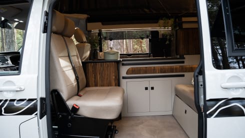 Meeko – 4 Berth Volkswagen T6.1 Campervan 