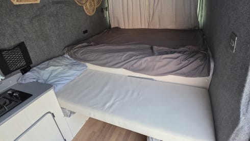 Noxolo ......"Lady of Peace" – Veelzijdige camper met 2/3 slaapplaatsen. Onze Roadside kamer met uitzicht.