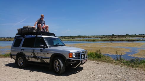 Disco II – Land Rover Discovery met rooftop tent uit 2002