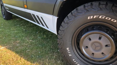 Bussie  – Atmospheric Sprinter bus - off grid