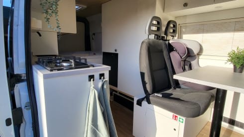 Pura Vida Van – 3-person bus camper built in 2023