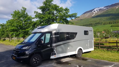 Beautiful Sunlight T68 Adventure Edition AUTOMATIC with spacious single beds.