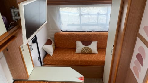 Greenshare – Camper Time Machine: Vintage Travel for Epic Adventures!