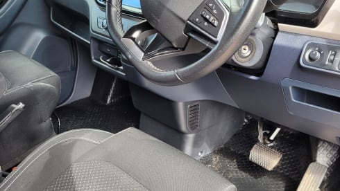 Maxi – Fully electric 2 berth campervan 