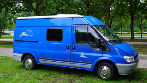 Sky – 2p Ford bus uit 2005