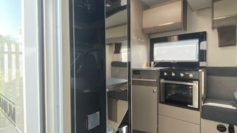 Titanium Luxury Auto – Lux Auto 4 Berth 