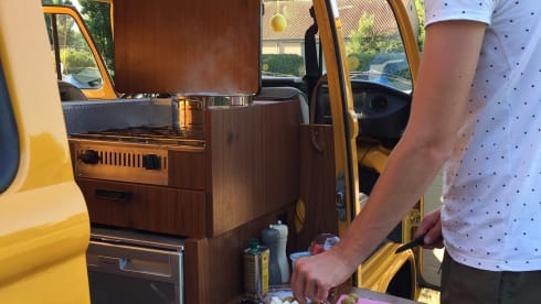 DEVON – rent an original hippie bus from 1976!