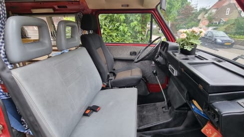 2p Volkswagen bus from 1983