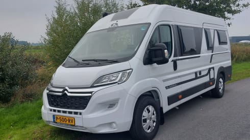 Camp Adventure –  Adria Twin mit zwei Einzelbetten und komplett ausgestattet