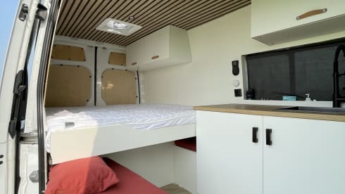 The Hustle Van – Off-grid freedom with The Hustle Van