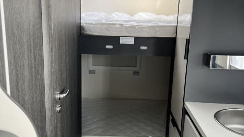 2024 Roller Team 675 Auto  – 6 sleeper Over cab bed & bunks