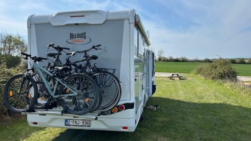 McLouis Glamys 365 - Fully furnished!