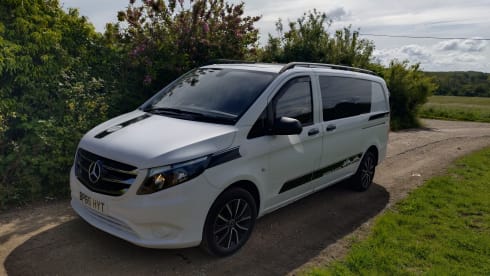 Vinnie  – Mercedes-Benz Wohnmobil mit 2 Schlafplätzen ab 2026
