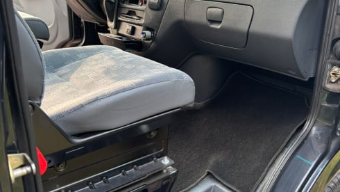 Bennie Benz – 2p Mercedes-Benz campervan uit 2003