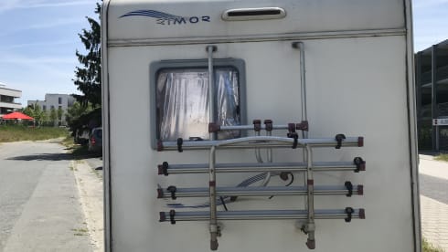 Freedom in the self-sufficient and spacious alcove mobile home