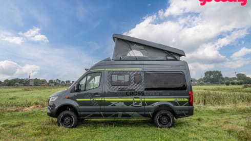 Hymer CrossOver with sleeping roof 4p. 