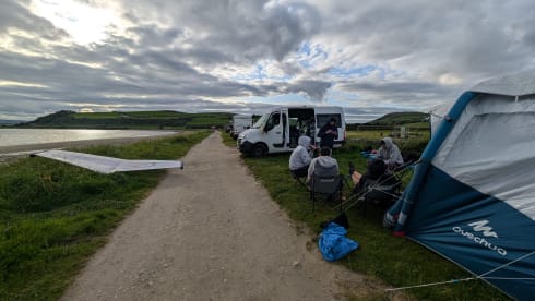 McHaggis – Stealth camper met 5 zitplaatsen en SUP's voor het verkennen van Schotland