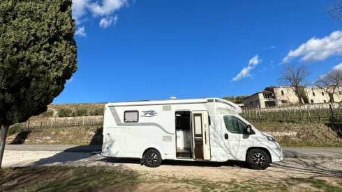 Superb super-equipped Camper