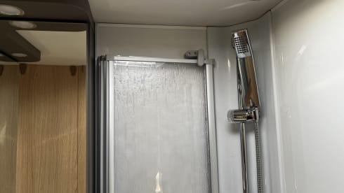 21 LMC 660 G – 22 LMC Tourer H660G 2 person Camper