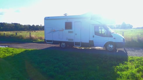 Family camper for 6 people with 2 fixed double beds