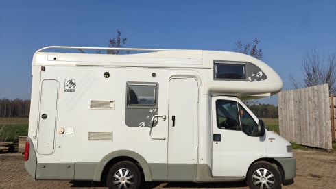 Gezellige 4-persoons alkoofcamper – ideaal voor stel of klein gezin