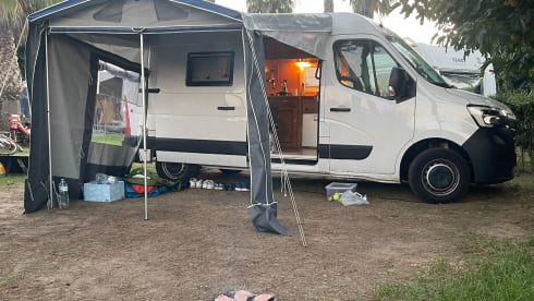 Stealth camper  – 2 berth Renault bus from 2021