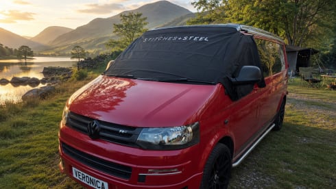 Veronica – Spazioso VW T5.1 a Saltburn, North Yorkshire. Letto matrimoniale!