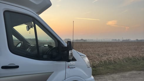 Cemi-casa-on-weels – 4p Benimar semi-integrated uit 2017