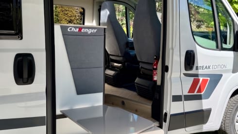 Autobus Challenger a 5 posti dal 2026