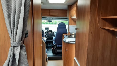 Mr. Blue  – Bürstner Merano with air conditioning and fixed bed 2005