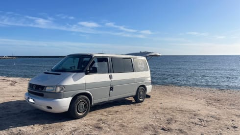 Mustaches – Camp'In Box Volkswagen T4