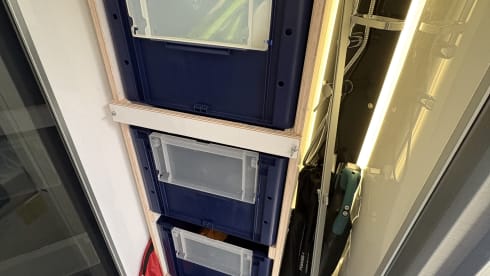 Ford Challenger 6 persoons, stapelbedden en hefbed