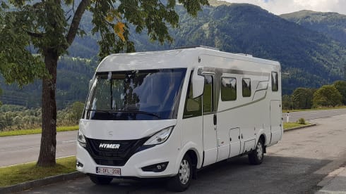 Comfortable Hymer 680 BMC Integral (2023). Book now for 2024!