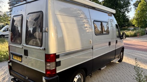 Henk – 2 persoons Fiat Ducato bus uit 1997 met optie voor baby