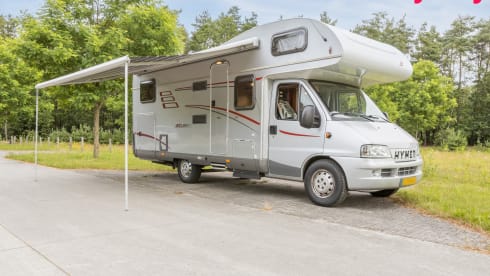 Alcôve Hymer 4 personnes de 2006