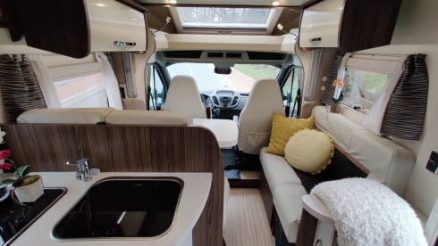 Beautiful family camper for 5 people, fully equipped