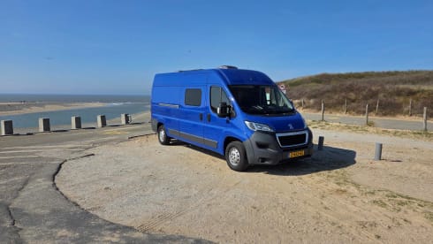 Blauw plezier – 2-person Peugeot Campervan | With new interior 2024