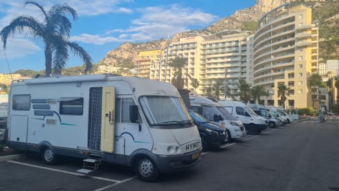 6 person family-friendly Hymer B644G