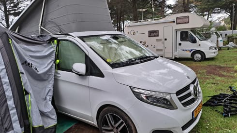 4p Mercedes-Benz camper bus. Euro 6 + automatic