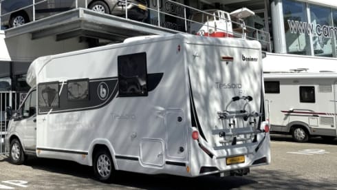 De Comfort Cruiser – 4p Benimar Tessoro 497 T QUEENS BED + LIFT BED AUT.