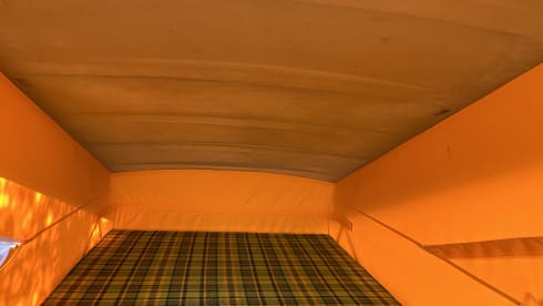 Joyo – 4p Volkswagen campervan from 1976