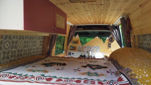 Fred – Cozy Bus Camper Automatic - Takes you everywhere, and back!